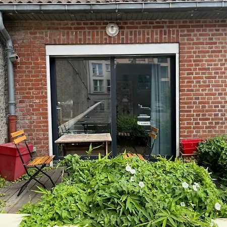 Large Quiet House, In The Center *